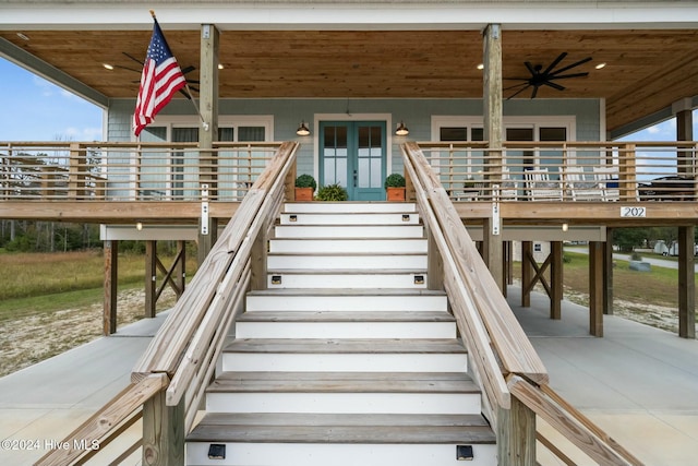 entrance to property with ceiling fan