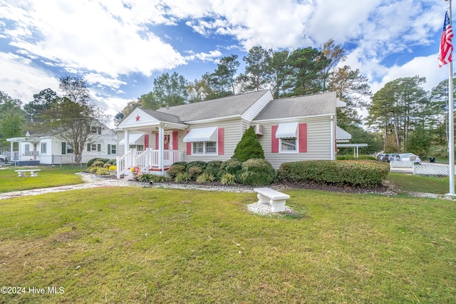 view of front of house featuring a front lawn