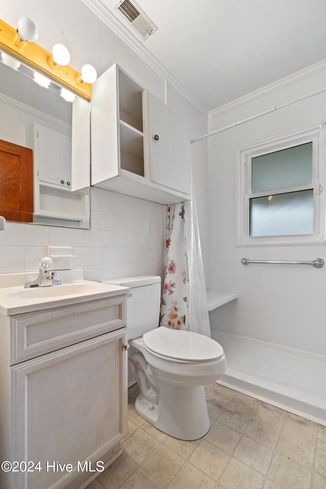 bathroom featuring a shower with shower curtain, tasteful backsplash, toilet, and crown molding