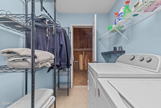 washroom featuring washing machine and clothes dryer and light tile patterned flooring