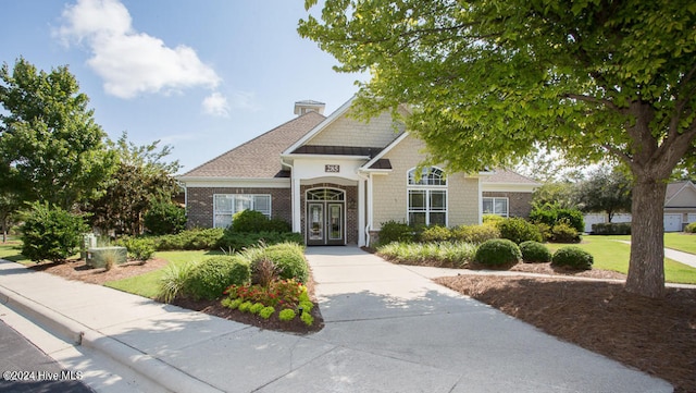 view of front facade featuring a front lawn