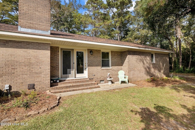 rear view of house featuring a lawn