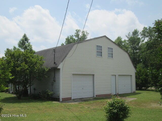 view of side of property featuring a yard