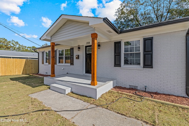 view of front facade with a porch and a front yard