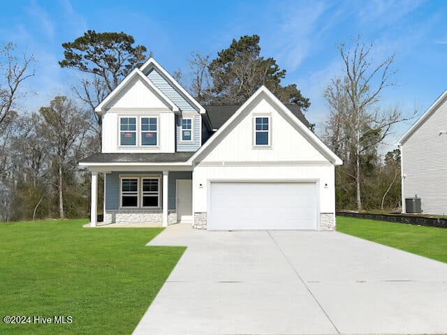 craftsman house featuring a front lawn, a garage, and a porch