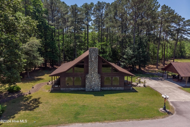 view of front of house with a front yard