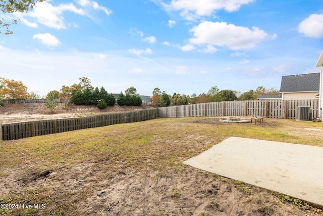 view of yard featuring a patio and cooling unit