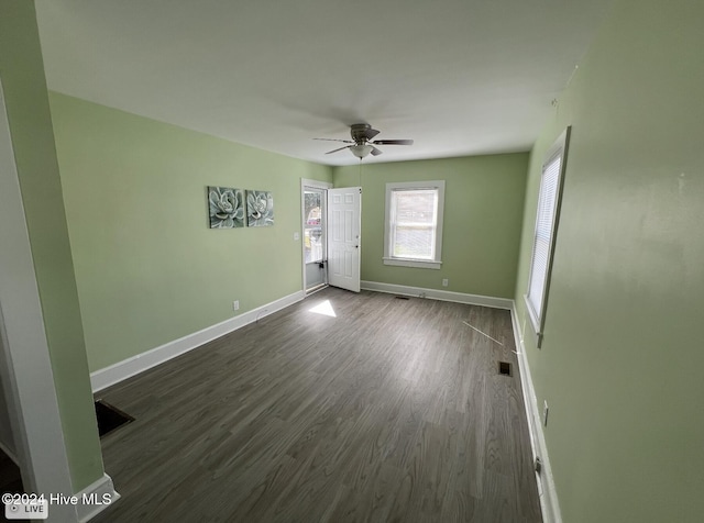 unfurnished room featuring dark wood-type flooring and ceiling fan