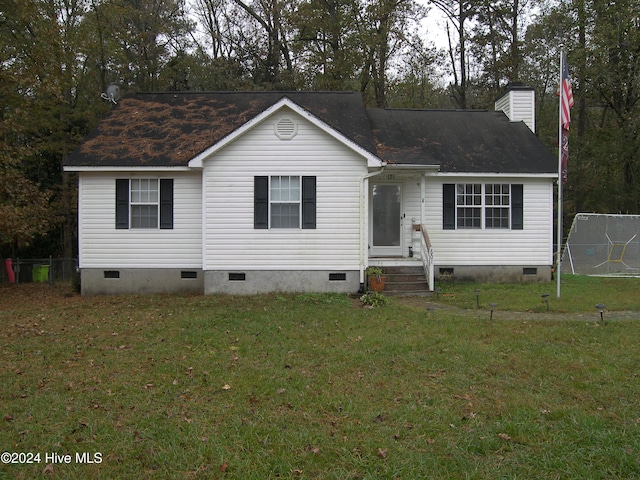 view of front of house featuring a front lawn