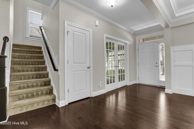 doorway to property featuring a porch