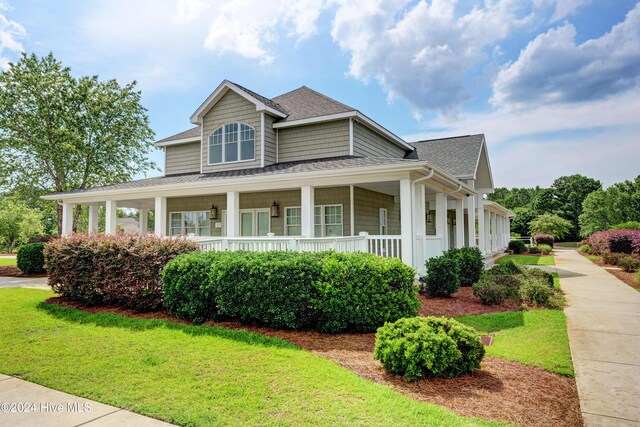 view of front of home featuring a front lawn and a porch