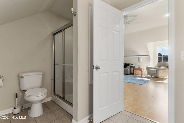 bathroom with ceiling fan, hardwood / wood-style floors, an enclosed shower, lofted ceiling, and toilet