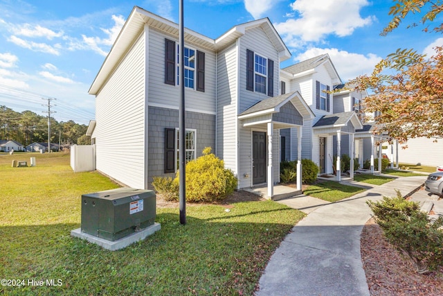 multi unit property featuring a front yard