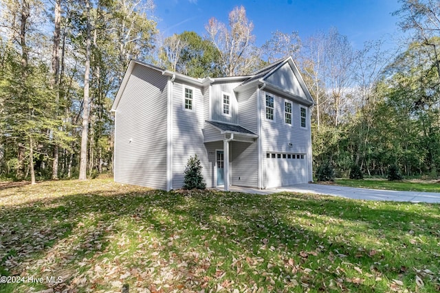 view of front of home featuring a garage and a front yard