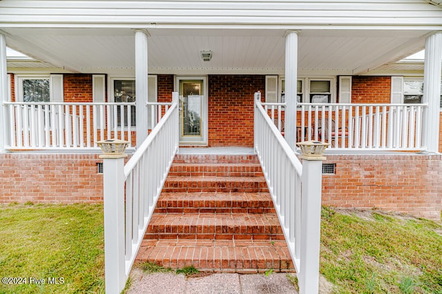 doorway to property featuring covered porch