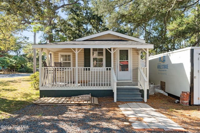 view of front of property featuring covered porch