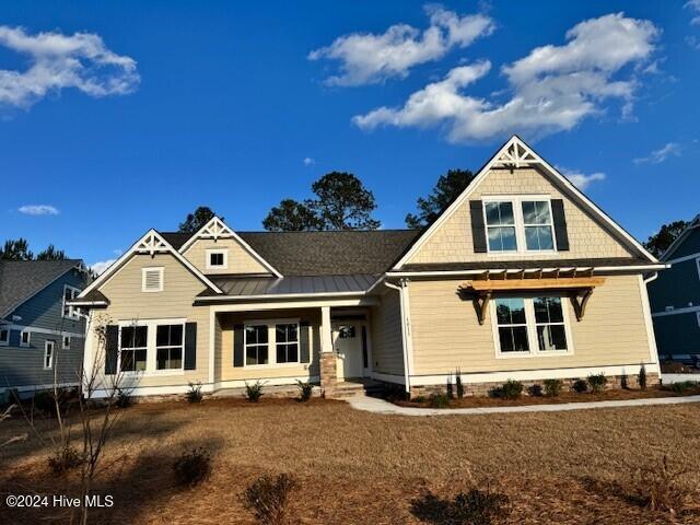 view of front of home featuring a front lawn