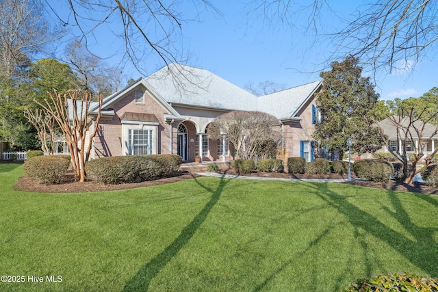 view of front of property with a front yard