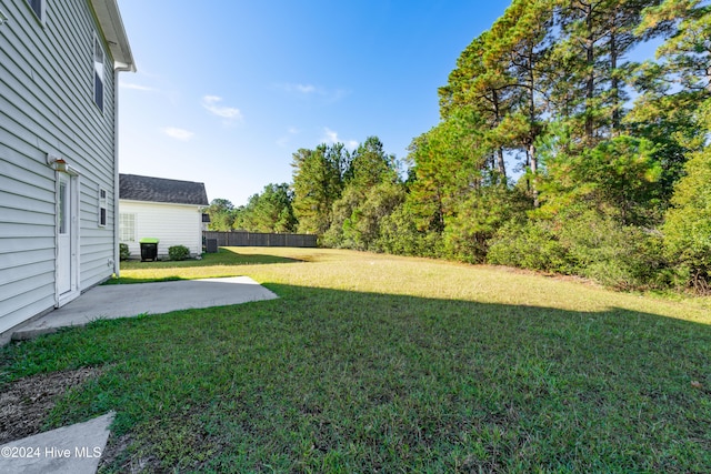 view of yard featuring a patio