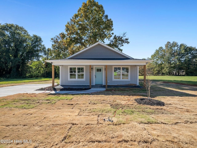 view of front of house featuring a front lawn and a porch