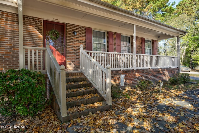 entrance to property featuring covered porch