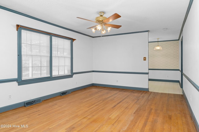 unfurnished room featuring light wood-type flooring, ceiling fan, and crown molding