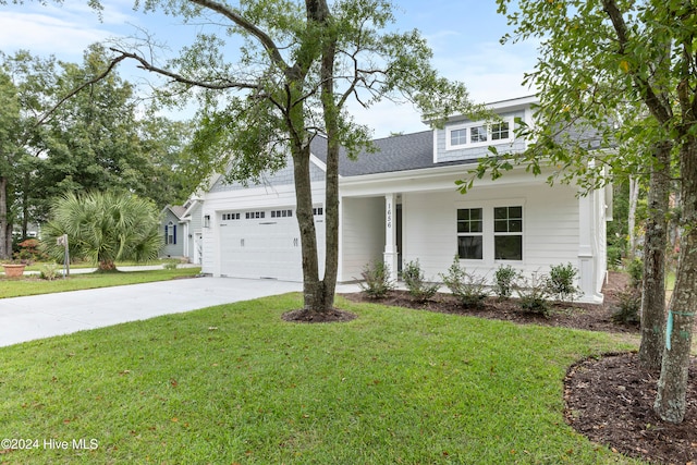 view of front of property featuring a front yard and a garage