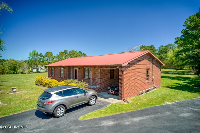 ranch-style house with a front lawn