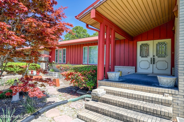 view of property entrance