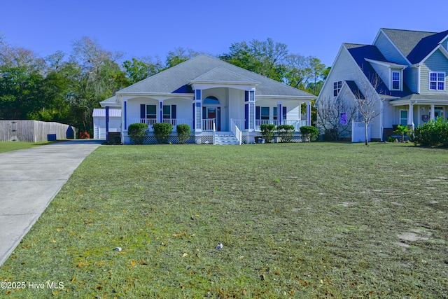 view of front of property featuring covered porch and a front lawn