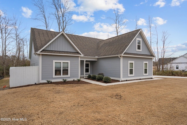 view of front of home featuring a front yard