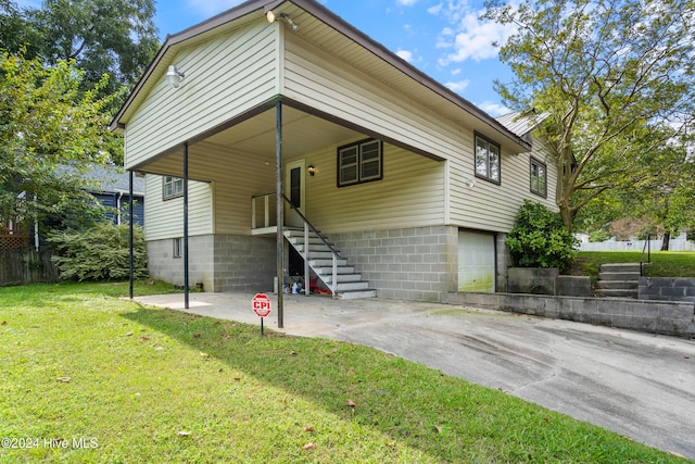 view of front of property featuring a garage and a front lawn