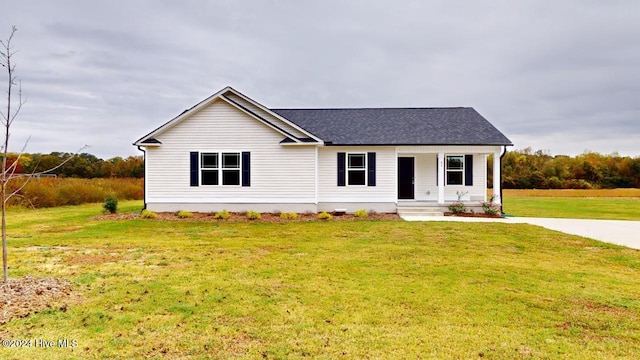 view of front of property featuring a front yard and covered porch