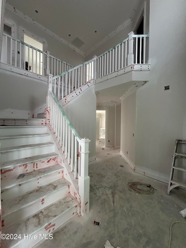 staircase featuring concrete flooring