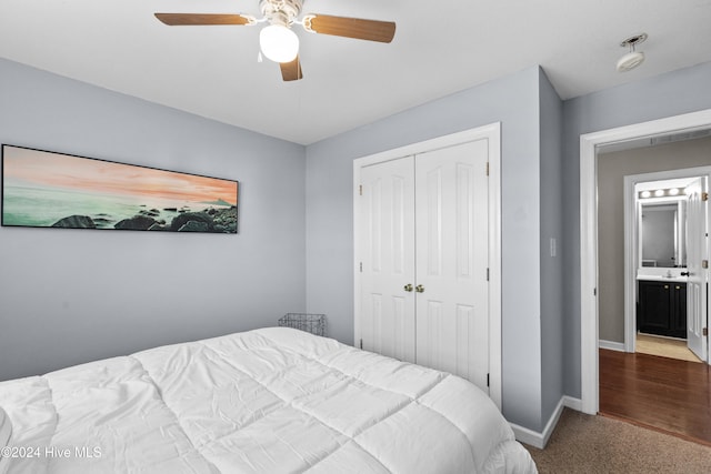 bedroom featuring ensuite bath, ceiling fan, a closet, and carpet floors