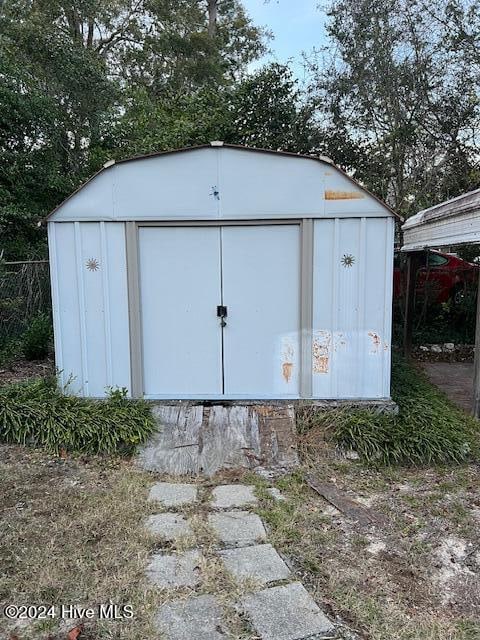 view of outbuilding