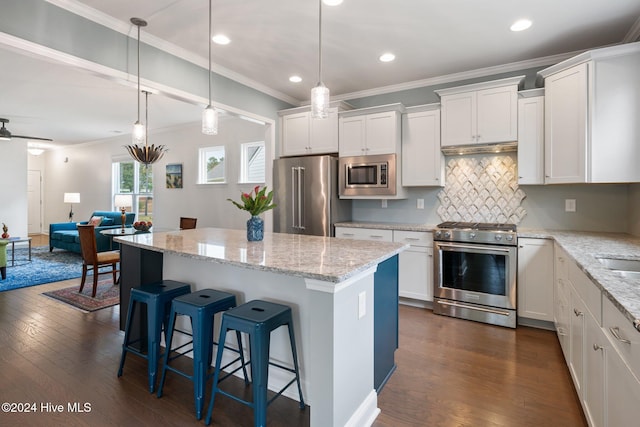 kitchen featuring white cabinetry, a kitchen breakfast bar, a kitchen island, and premium appliances