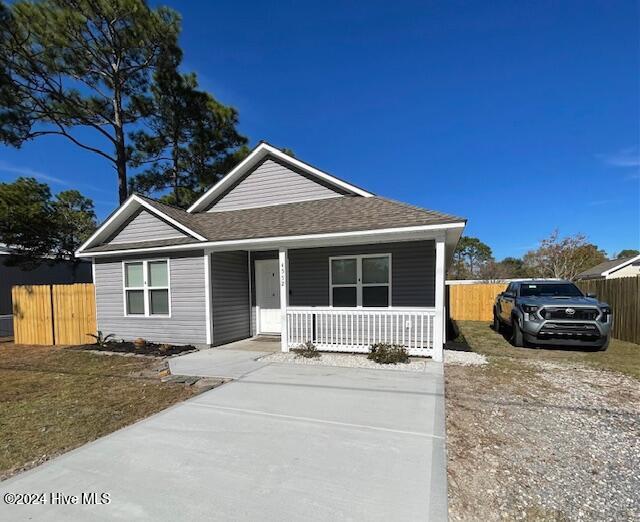 view of front of property featuring a porch