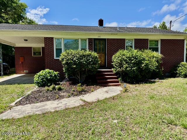single story home featuring a front lawn, brick siding, crawl space, and an attached carport