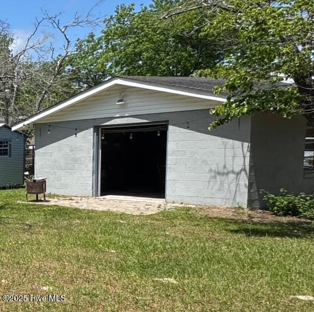 exterior space featuring an outbuilding