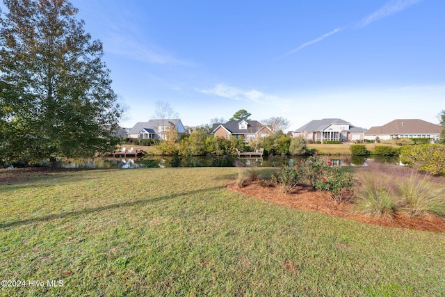 view of yard featuring a water view