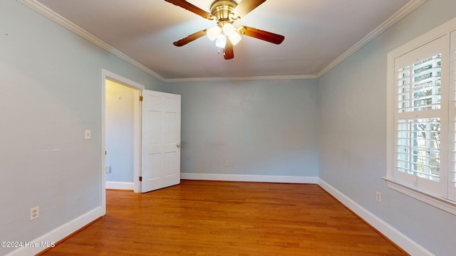 empty room with crown molding, light hardwood / wood-style flooring, and ceiling fan