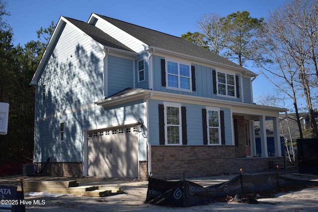 view of front facade featuring a garage