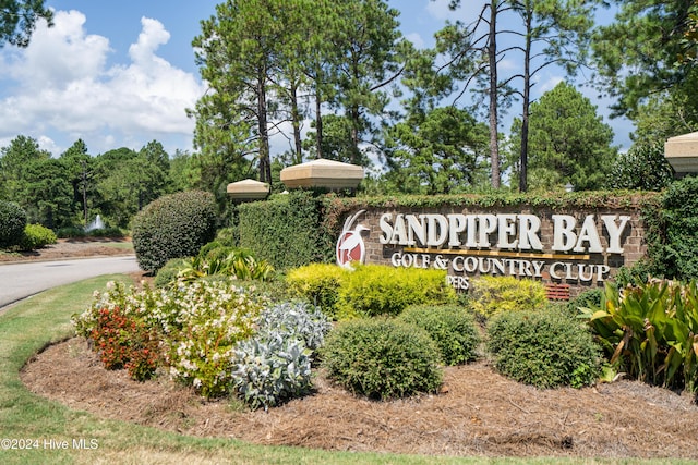 view of community / neighborhood sign