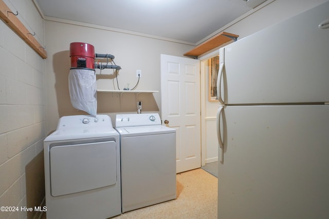 laundry area featuring washer and clothes dryer