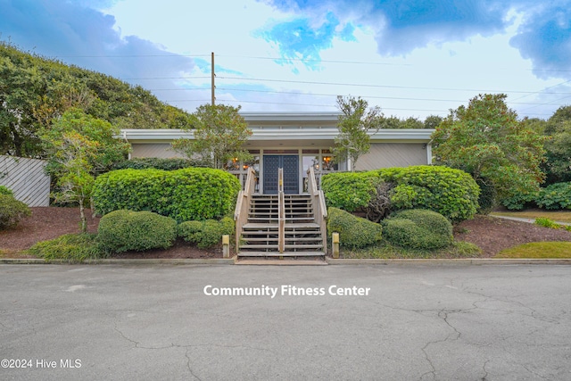 view of front of property