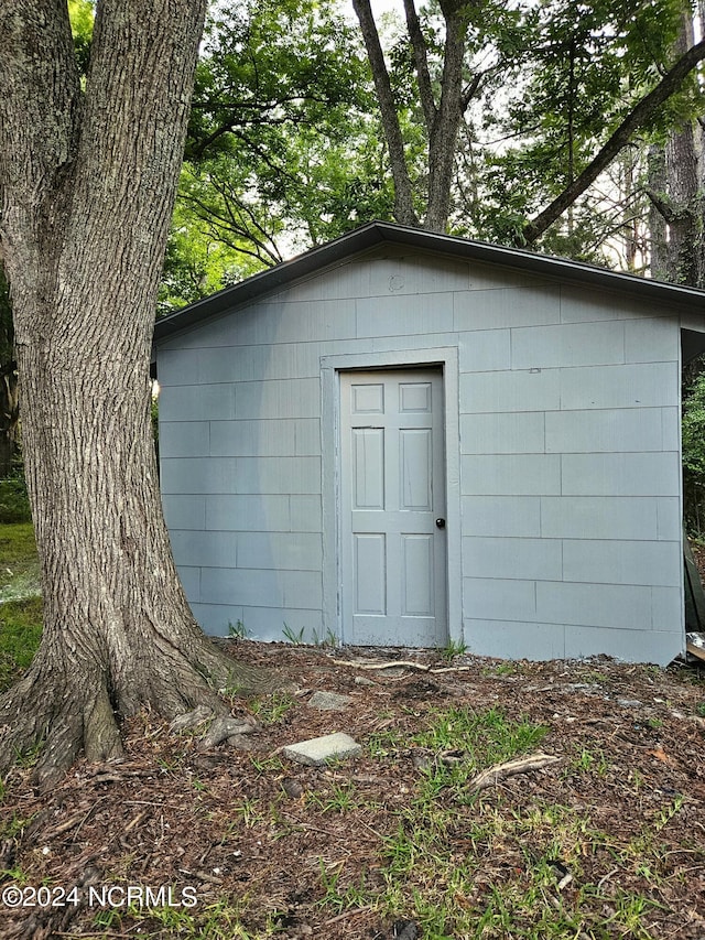 view of outbuilding with an outbuilding