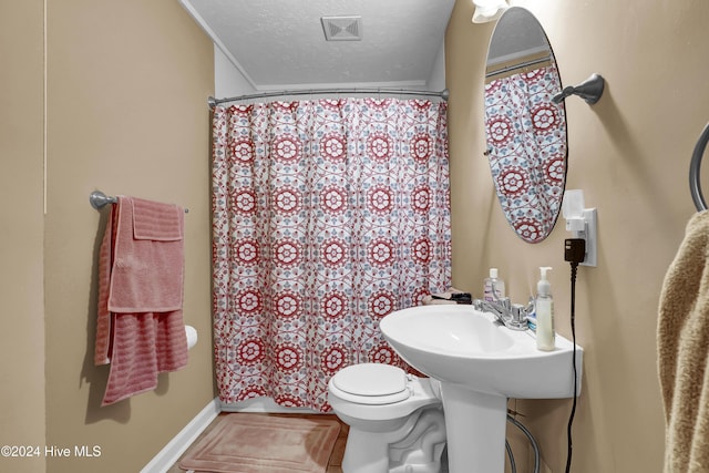 bathroom featuring a textured ceiling, toilet, visible vents, and curtained shower