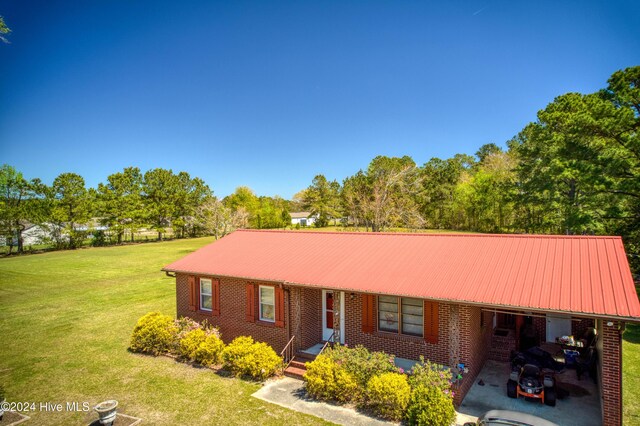 ranch-style home featuring a front yard