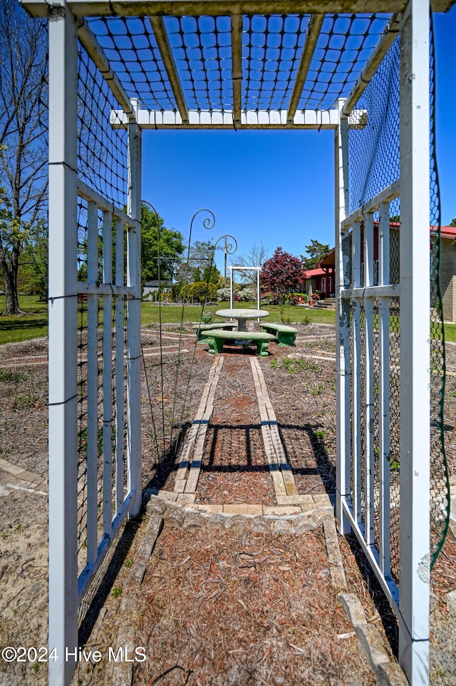 view of yard featuring a pergola